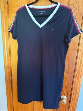 Tommy Hilfiger Navy V‑Neck Tunic Dress with Red & White Trim
